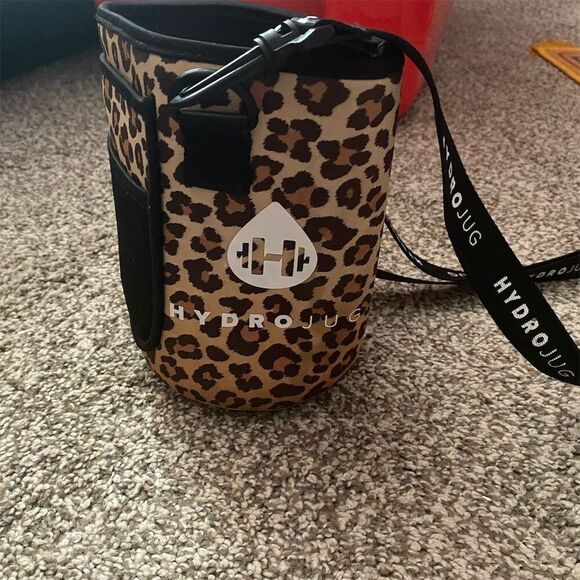 HydroJug Cheetah Animal Print Water Bottle Sleeve with Strap - Picture 1 of 3